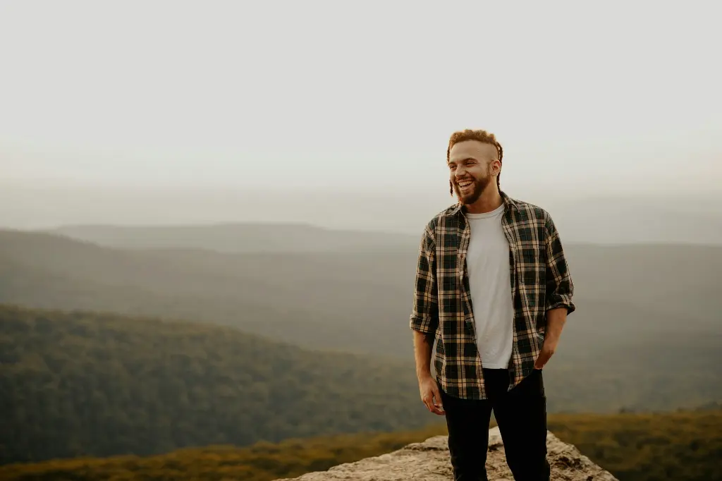 unsplash_u3ZuB0dreO0_tee-shirt homme.webp