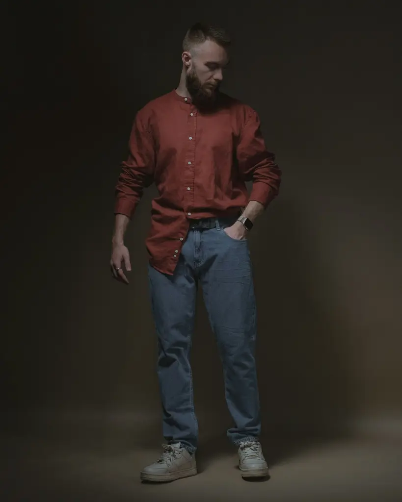 unsplash_5RNF2nlKitM_tee-shirt homme.webp.jpg.jpg.jpg.jpg